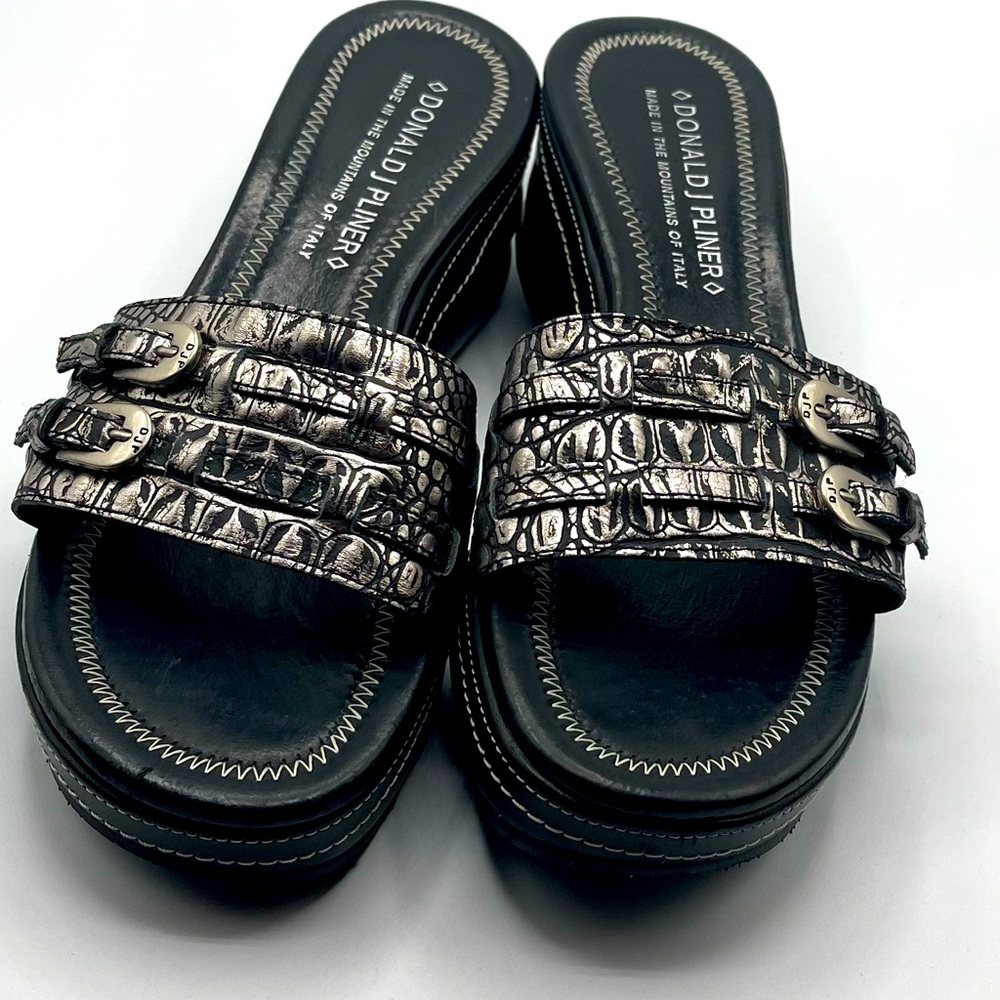 Donald Pliner sandals/slides size 8.5